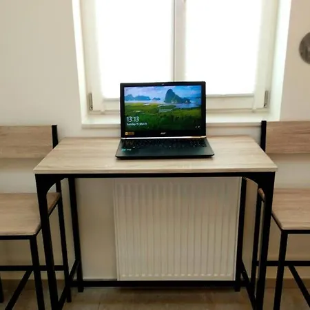 Pearl Studio Apart - King Bed - Netflix - Projector - Fast Wi-Fi Трир Экстерьер фото