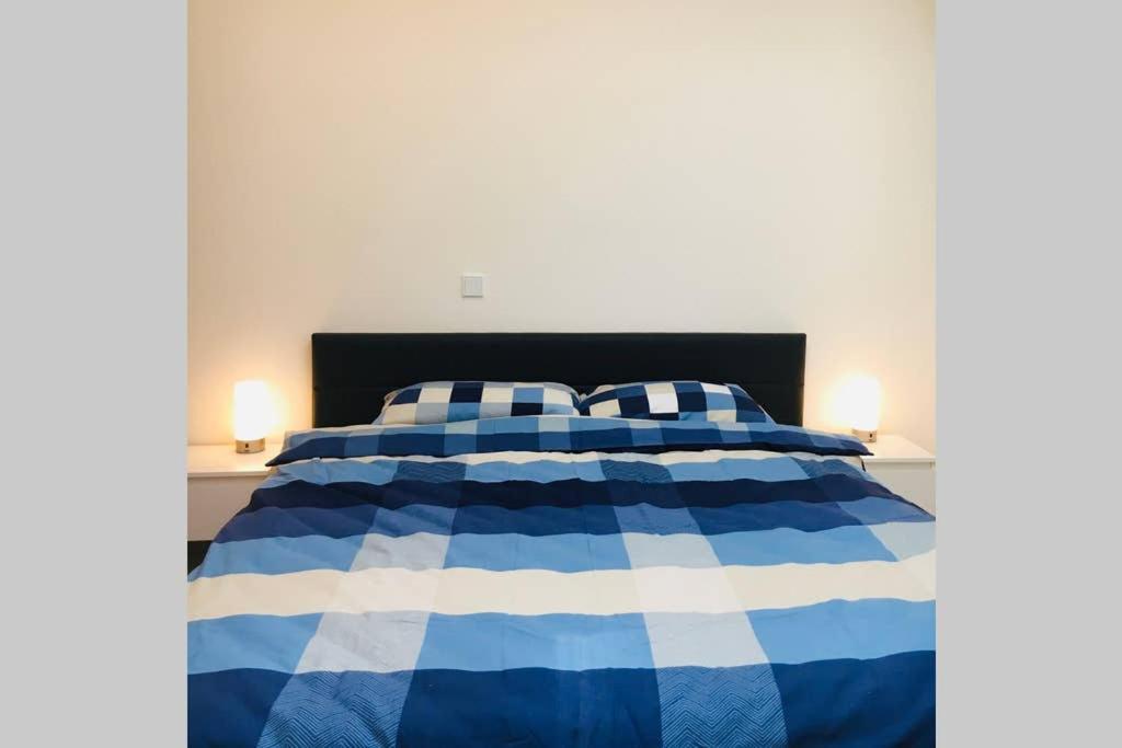 Pearl - King Bed - Netflix - Projector - Fast Wi-fi Apartment *