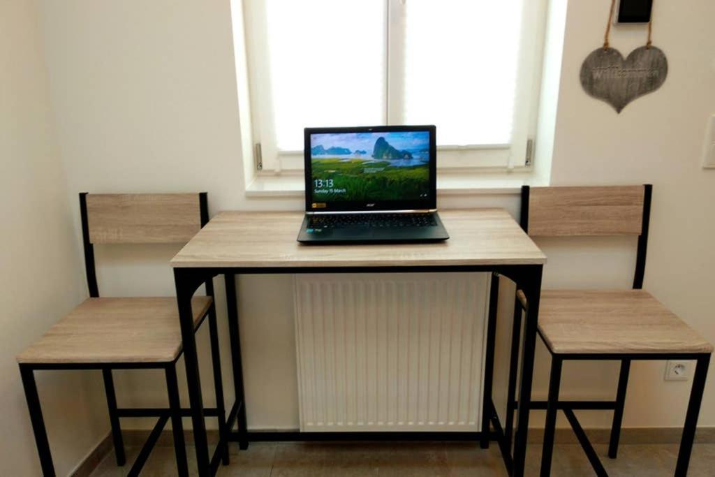 Pearl - King Bed - Netflix - Projector - Fast Wi-fi Apartment *