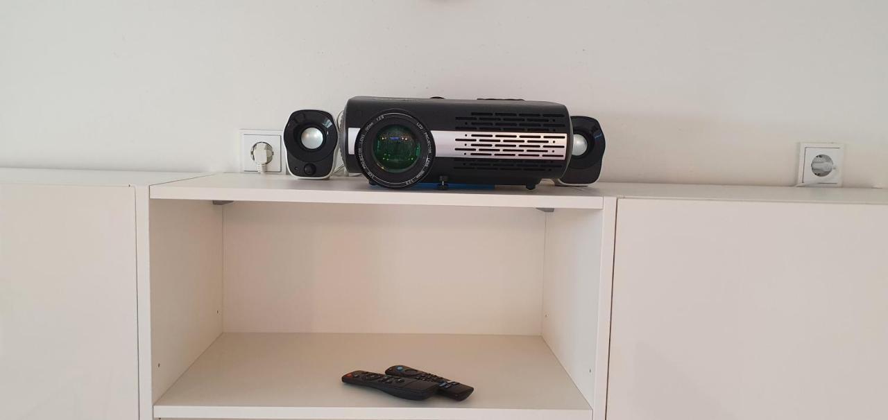 Pearl - King Bed - Netflix - Projector - Fast Wi-fi Apartment